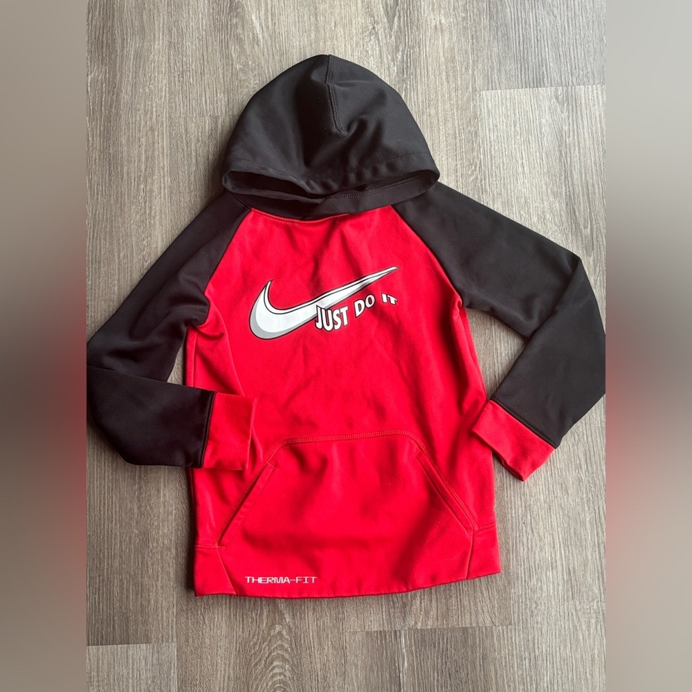 Nike Kids Red and Black Boys Therma-Fit Hoodie Sz 6